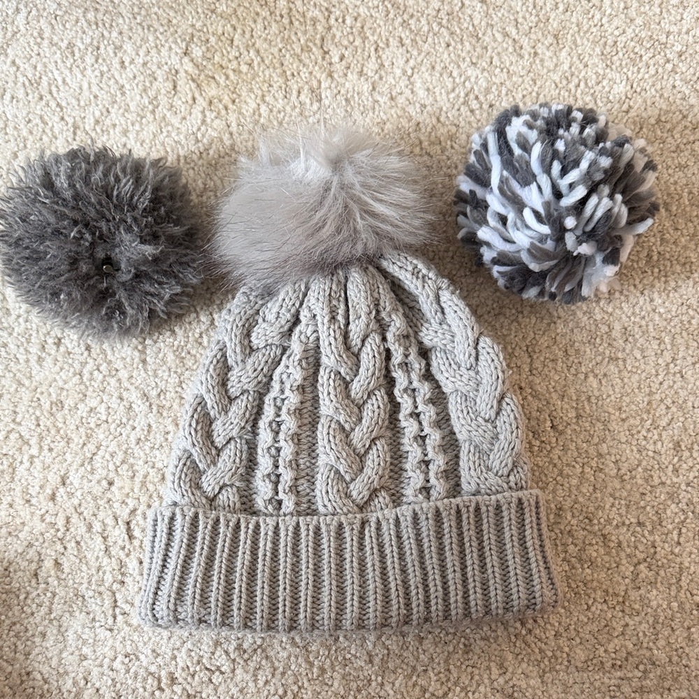 Kids Cable Knit Pom Beanie - Light Gray